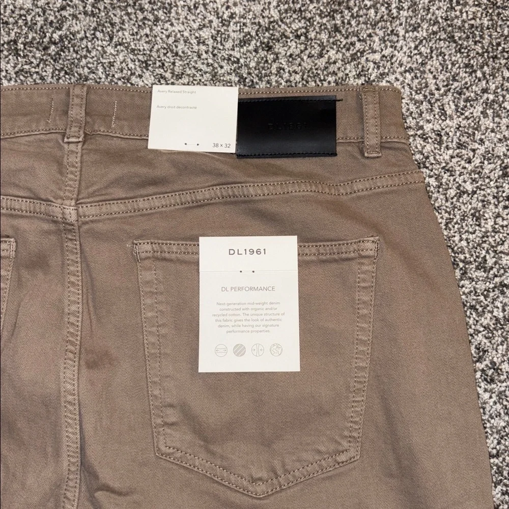 DL 1961 Avery Relaxed Straight in Desert Sand NWT 38/32